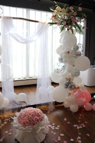 a room with a bunch of balloons and a cake at Songshan Lake Minshu Villa 