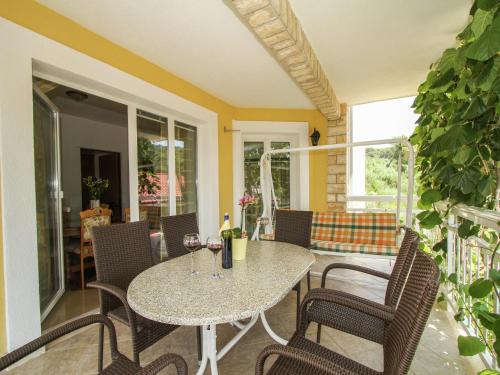 Boutique Apartment with Garden in Trogir