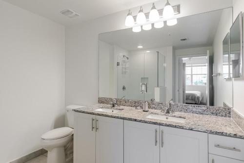 Ένα μπάνιο στο Blueground Miramar pool nr CB Smith Park MIA-156