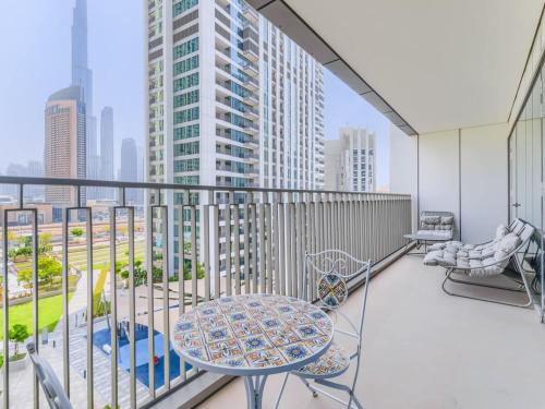 TRPS - Downtown Views II Tower 2, Downtown Dubai - 3BR plus Maids - Stylish Apartment Near Burj Khalifa & Attractions
