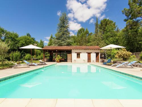 Πισίνα στο ή κοντά στο Holiday home in Bourgnac with private pool