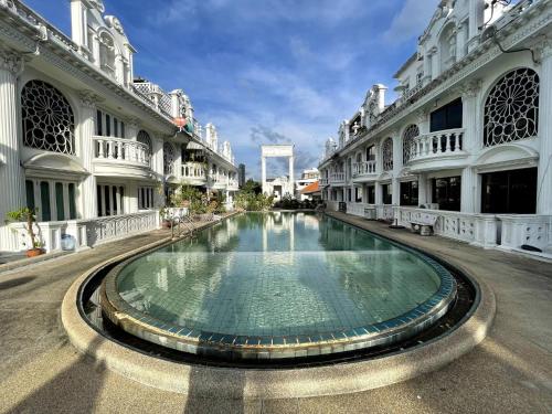 Πισίνα στο ή κοντά στο Central of Bangkok First White Room