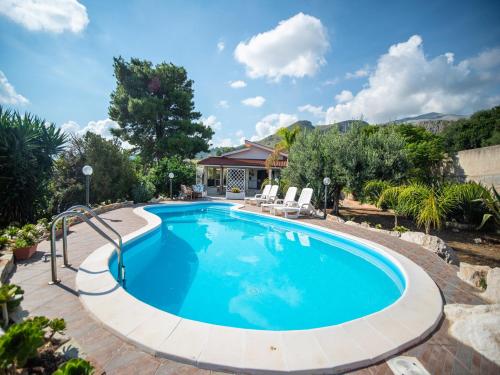 Bazén v ubytování Villa in Castellammare del Golfo with private pool nebo v jeho okolí