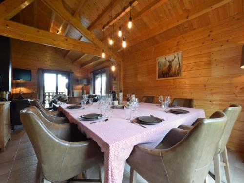 Ảnh trong thư viện ảnh của Splendid Chalet in Durbuy with Garden ở Durbuy