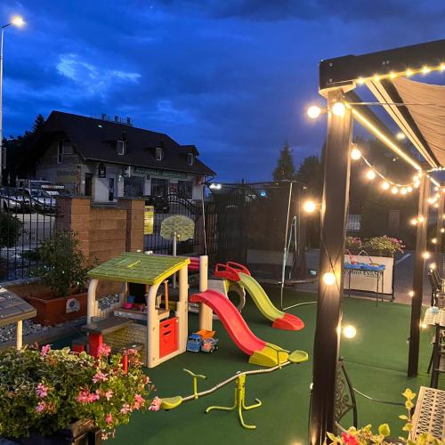Zona de juegos infantil en Hotel Evan u Hoffera