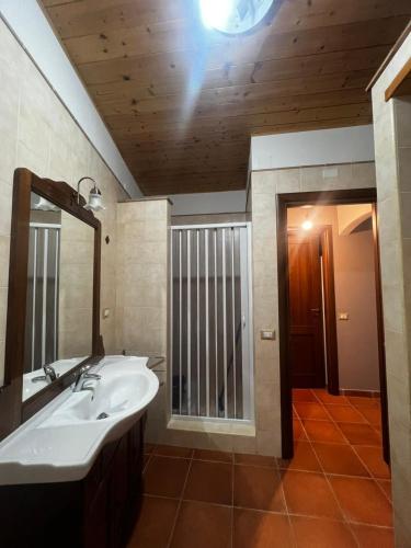 a bathroom with a sink and a mirror at LA CASA CHE VORREI in Crotone