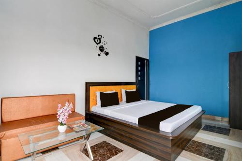 Postel nebo postele na pokoji v ubytování Hotel O R.K International Resort