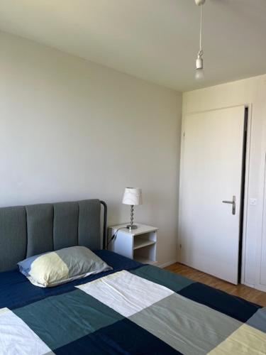 a bedroom with a bed with a blue and white at D'Or in Geneva