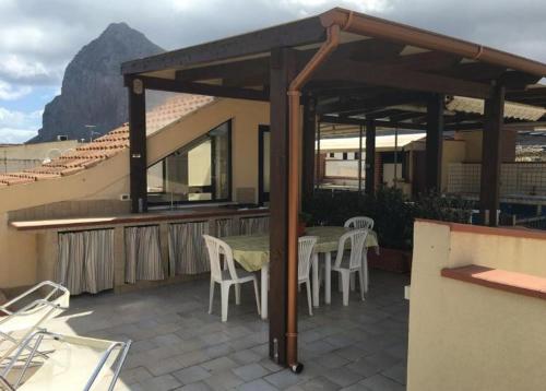 a patio with a table and chairs on a roof at Appartamento Cristalli di Sale in San Vito lo Capo
