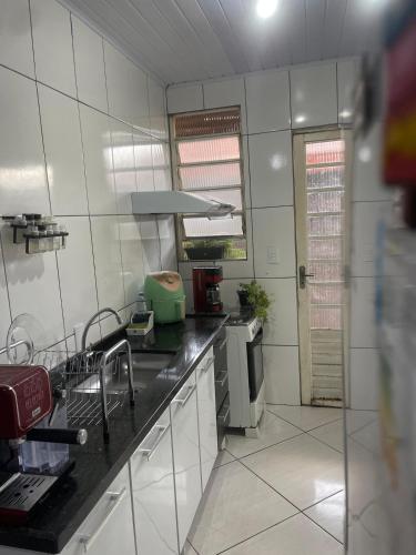 Dapur atau dapur kecil di Casa Aconchegante em São João Del Rei