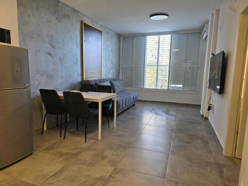 Φωτογραφία από το άλμπουμ του GK Apartments Mesika σε Bat Yam