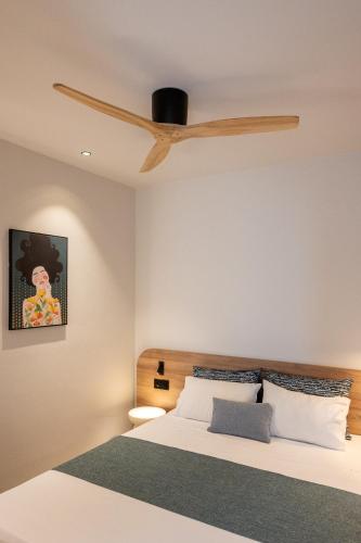 Katil atau katil-katil dalam bilik di Psaras Apartments