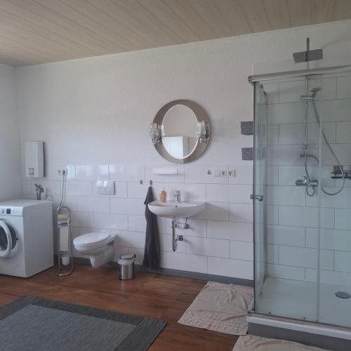 Ένα μπάνιο στο Großzügige Ferienwohnung Wagner Heusweiler