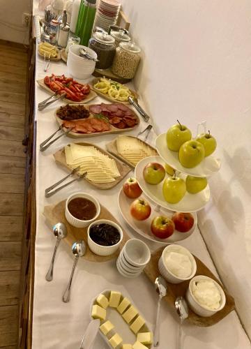 ゲストハウスの敷地内または近くでの食事または食べ物