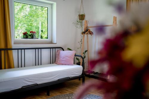 a small room with a bench and a window at Penzion Medové údolí in Čábuze