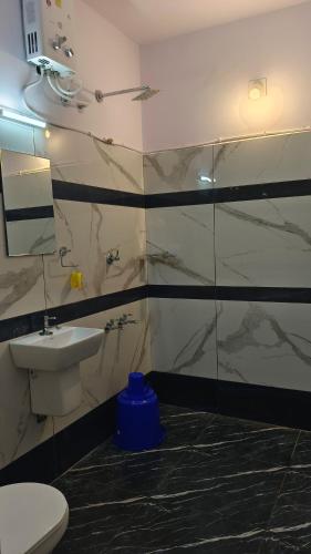 a bathroom with a toilet and a sink at Laas Villa Vagamon in Vagamon