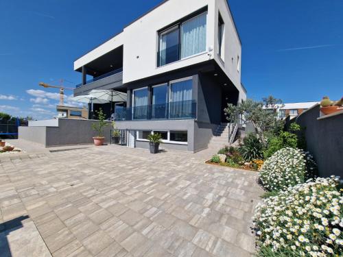 VILLA Tatjana