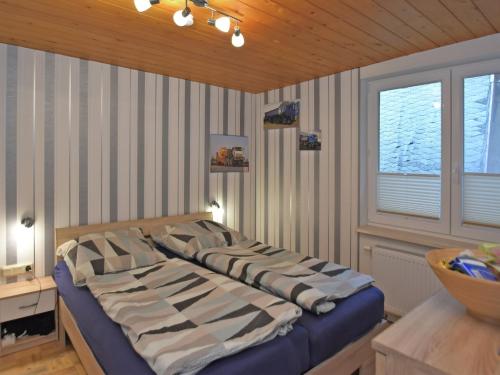 a bedroom with a bed in a room at Welcoming Family Escape in Güntersberge