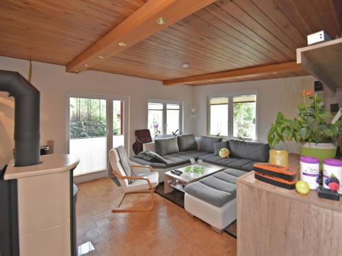 a living room with a couch and a stove at Welcoming Family Escape in Güntersberge