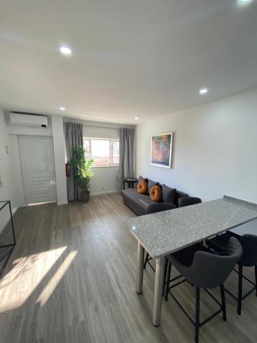 Area soggiorno di Lisbon Ocean Apartments