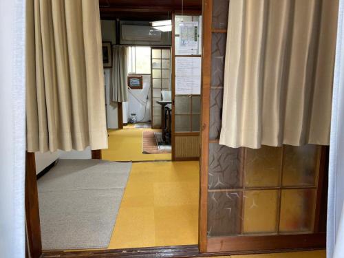 Foto dalla galleria di AnNam Stay HOTARUGAIKE - - whole two story house rental a Toyonaka