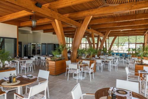 Iberostar Waves Slavijaにあるレストランまたは飲食店