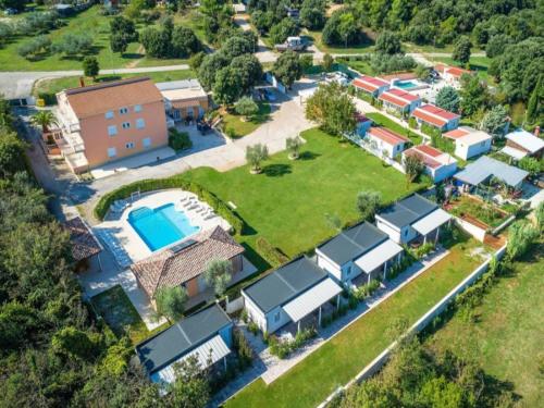 Mobile Home in Banjole with Pool near Beach