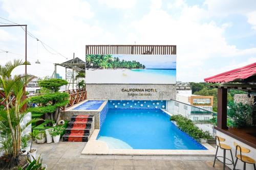 Hồ bơi trong/gần California Saigon Hotel & Rooftop Pool