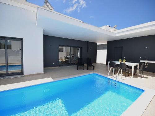 a swimming pool in the middle of a house at Sunny Villa Near Óbidos w Beaches in Nadadouro