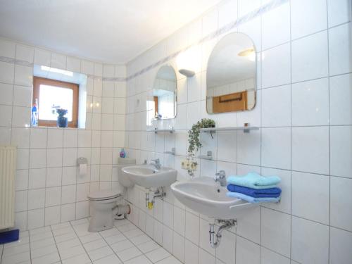 Ένα μπάνιο στο Schönes Ferienhaus in Viechtach in Waldnähe