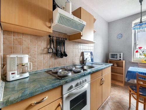 Η κουζίνα ή μικρή κουζίνα στο idyllische Ferienwohnung in Lichtenhain