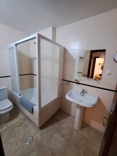 a bathroom with a sink and a shower and a toilet at Universidad 2 by Southern Rooms in Jaén