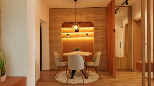 a dining room with a table and chairs at Avenue Apartments Ilinden in Ilinden
