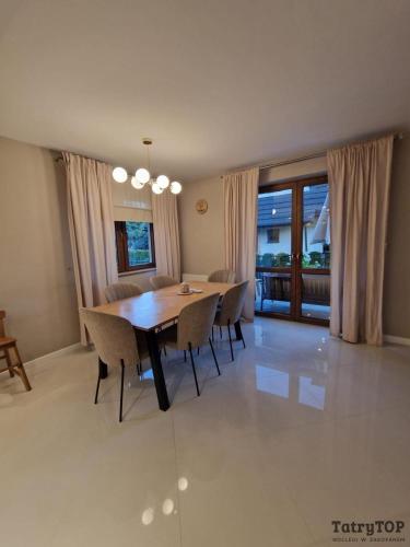a dining room with a table and chairs at TatryTop Dom Tatra Home Residence Jacuzzi in Biały Dunajec