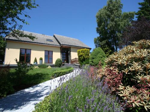 Zahrada ubytování Cozy Cottage in Bastogne