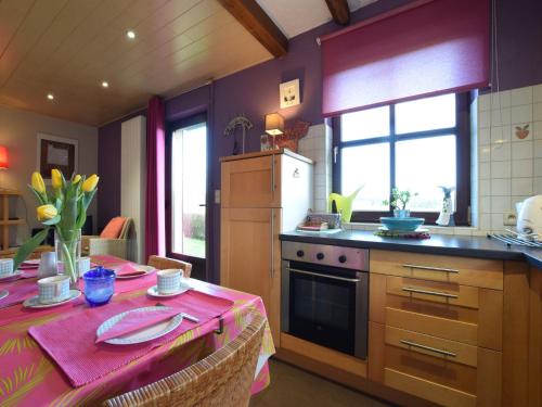 Kuchyň nebo kuchyňský kout v ubytování Cozy Cottage in Bastogne