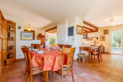 a dining room with a table and chairs at Chez Paddy - Familial - Paisible in Challans