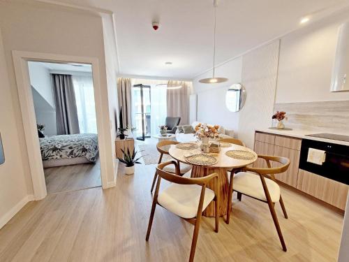 Rezydencja Niechorze PRESTIGE D312 z Basenem, Sauną, Jacuzzi, Klimatyzacją i Widokiem na Morze - 5D Apartments