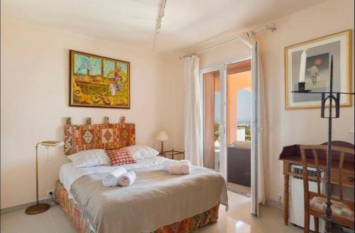 a bedroom with a bed with towels on it at Villa Antibes 180 Seawieu in Vallauris