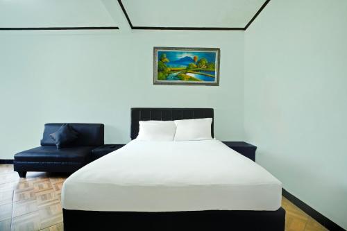 Gallery image of Belvilla Bogor near Citra Alam Riverside formerly Aries Biru Hotel in Bogor