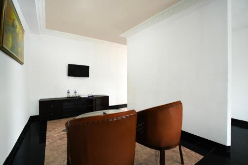 Gallery image of Belvilla Bogor near Citra Alam Riverside formerly Aries Biru Hotel in Bogor