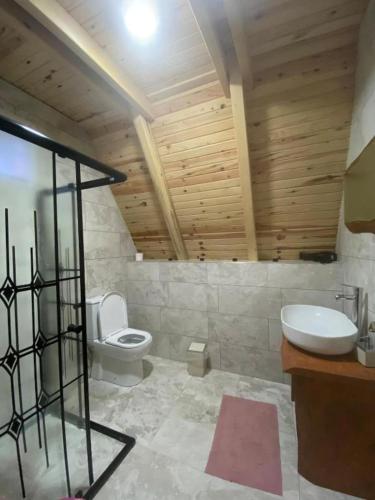 Koupelna v ubytování Lelvani Deluxe Bungalow