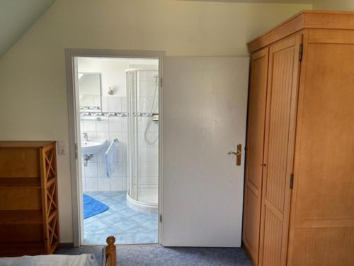 a room with a bathroom with a tub and a shower at Waldhaus Frohsinn in Heringsdorf