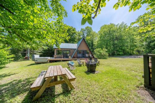 Κήπος έξω από το Spa & Waterfront Relaxation - Le Chalet EDGAU