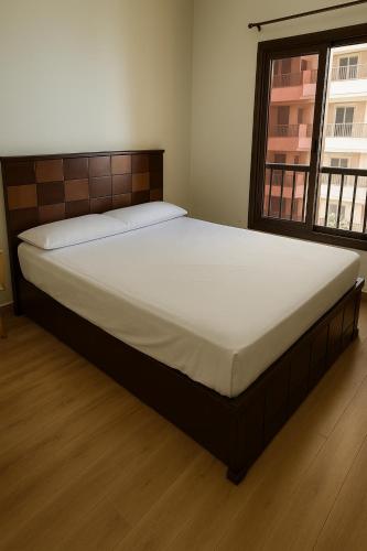a large bed in a bedroom with a window at The park View in Alexandria