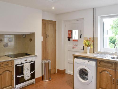a kitchen with a washer and dryer in it at Preswylfa in Llanddona