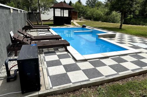 Bazén v ubytování Rijeka Villa - Spacious 4BR with Jacuzzi and Pool nebo v jeho okolí