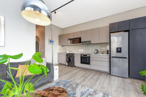 Η κουζίνα ή μικρή κουζίνα στο Chic Studio with Panoramic Sandton Views