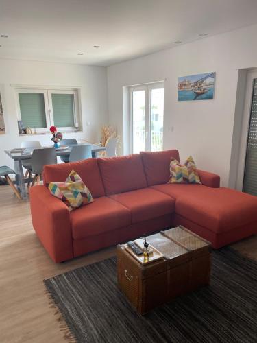 a living room with a red couch and a table at Gabriela Olival turismo