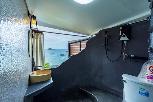 Koupelna v ubytování Taatoh Seaview Resort - SHA Plus